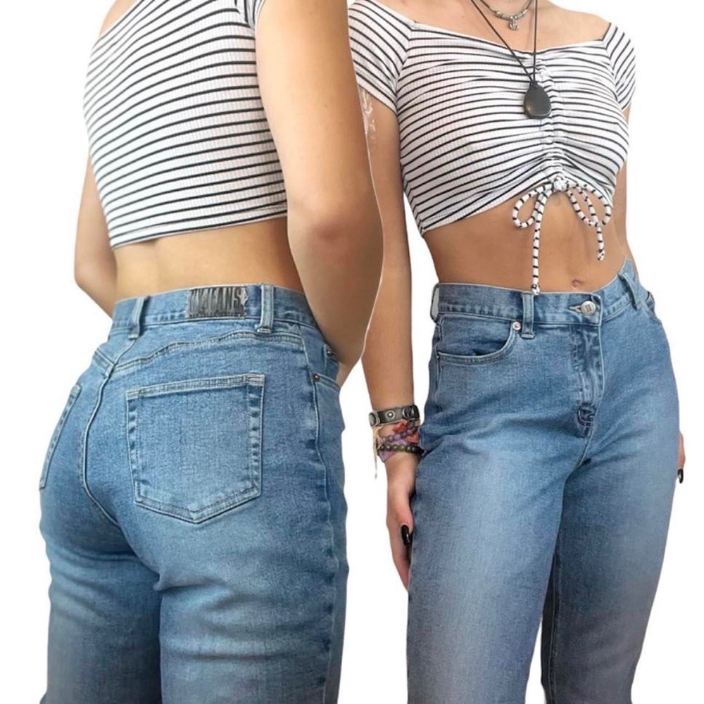 2000s y2k New York Jeans Mid Waisted Flattering Slight Flare stretchy jeans
